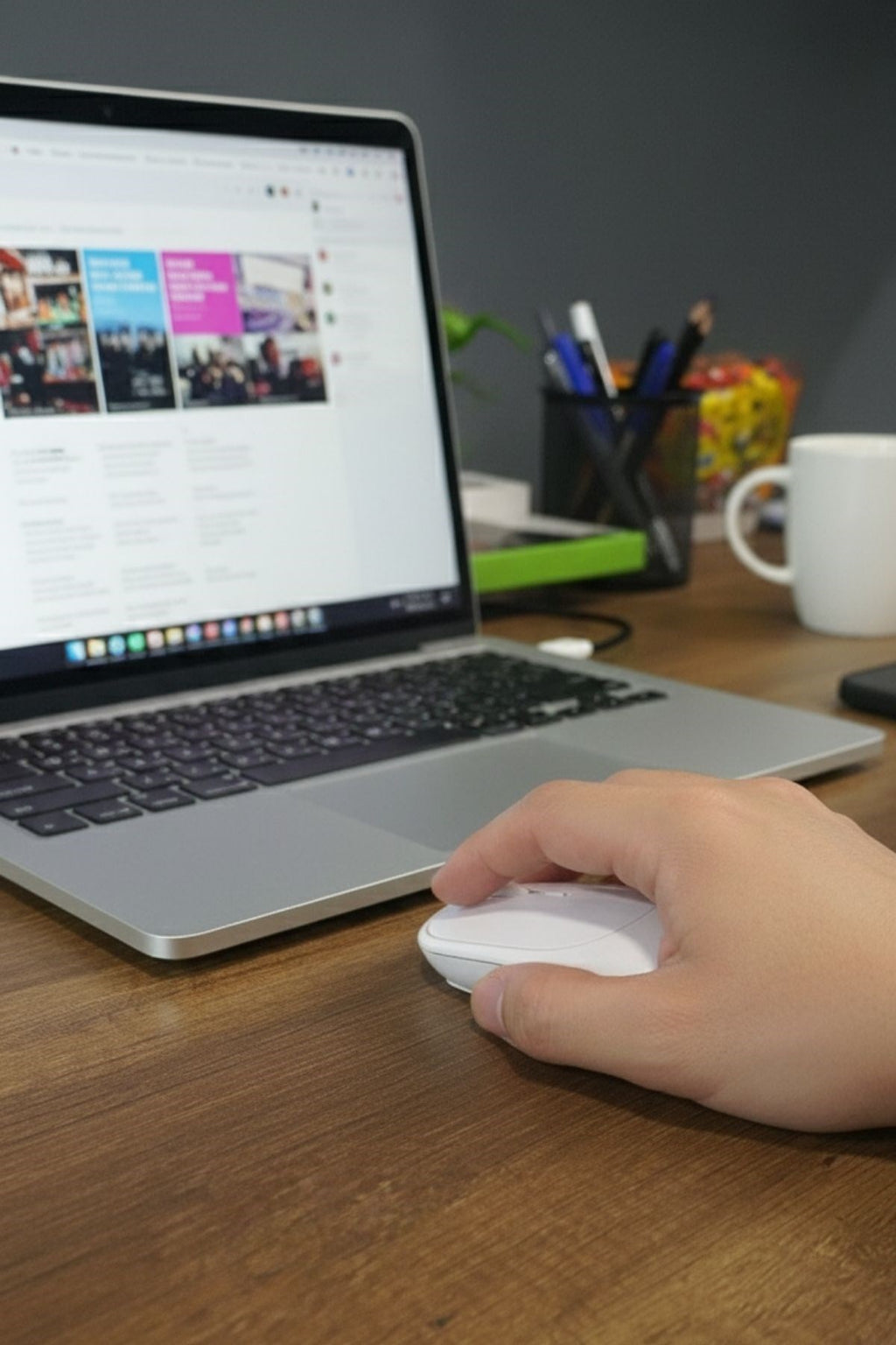 miorashop® Beyaz Renkli Ergonomik Sessiz Kablosuz Mouse – USB Alıcılı, Ofis ve Oyun İçin Konforlu Bilgisayar Faresi MS6310