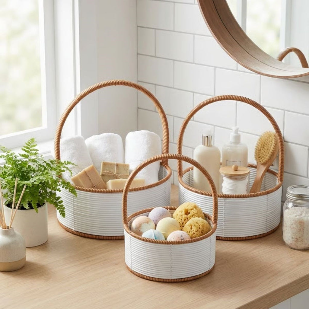 miorashop® 3 Boy İç İçe Geçebilen Plastik Rattan Sepetler–Beyaz Renkli,Kahverengi Saplı, Çok Amaçlı Düzenleyici ve Sunum Sepeti Seti