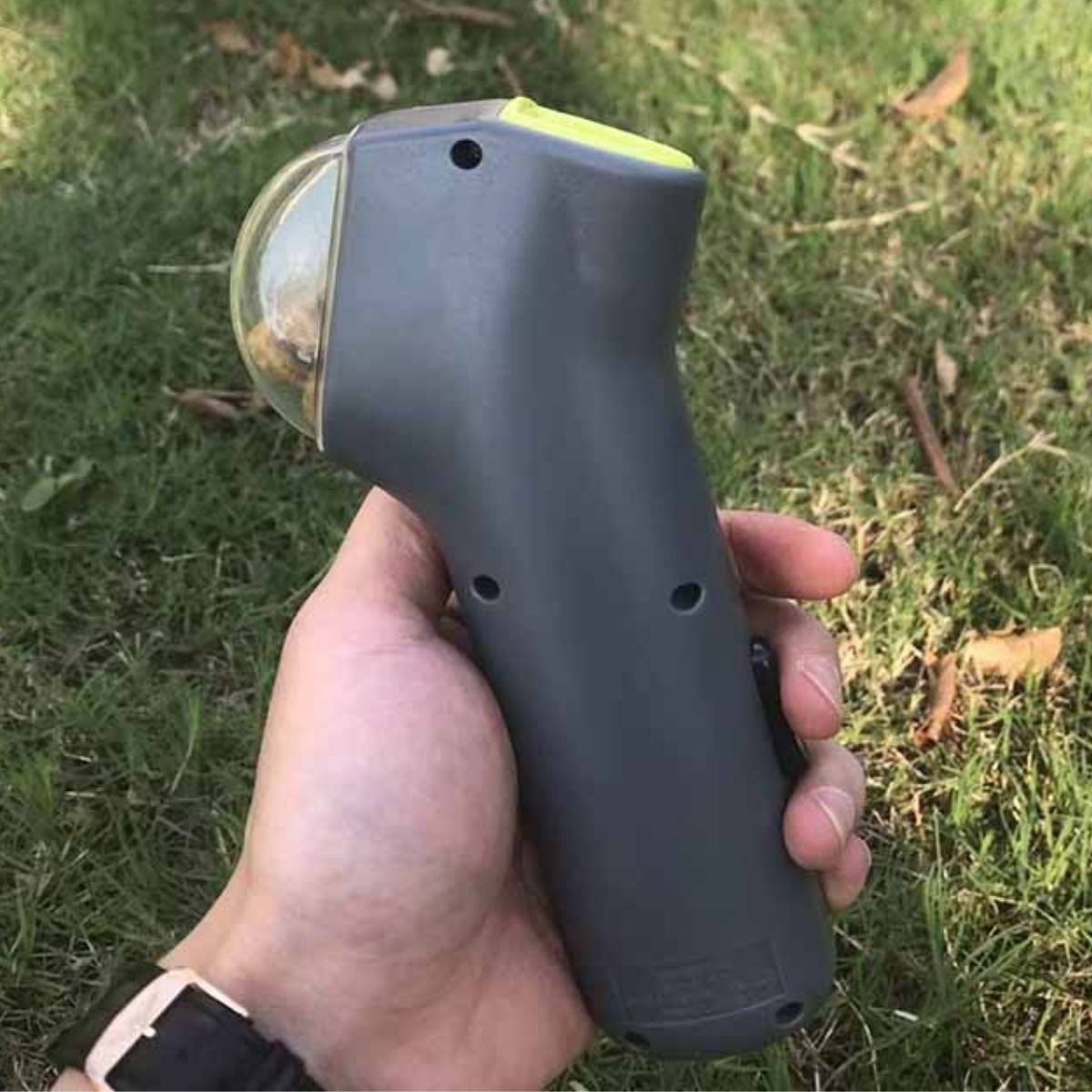 miorashop® Kedi ve Köpekler İçin Hazneli Mama Fırlatma Oyuncağı Yem Atıcı Aparat