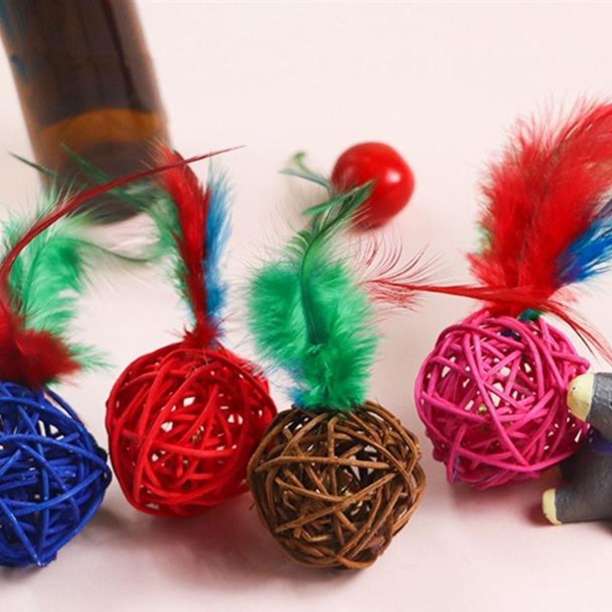 miorashop® 2li Rattan Renkli Peluş Tüy Kedi Köpek Oyuncak Yakalama Çiğneme Çıngıraklı Top Oyuncağı