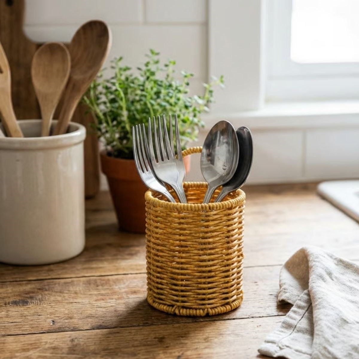 miorashop® Yuvarlak Hasır Dokulu Plastik Rattan Kaşıklık & Çatallık – Askılı Kendiliğinden Tutmalı Çok Amaçlı Mutfak Organizeri